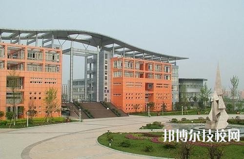 成都市中山職業(yè)技術(shù)學(xué)校2020年報(bào)名條件、招生要求、招生對象