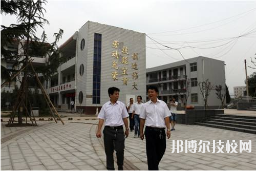 洛南縣職業(yè)技術教育中心2020年報名條件、招生要求、招生對象