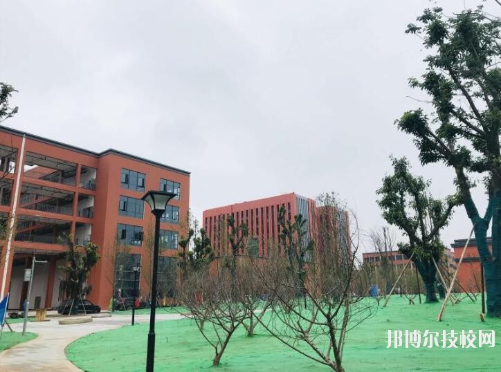 重慶五一高級技工學(xué)校2020年報(bào)名條件、招生要求、招生對象