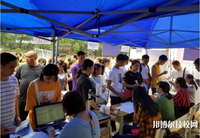 銅仁中等職業(yè)學(xué)校2020年報(bào)名條件、招生要求、招生對象