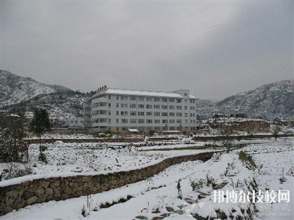 樂清市雁蕩山旅游學(xué)校2020年學(xué)費(fèi)、收費(fèi)多少 