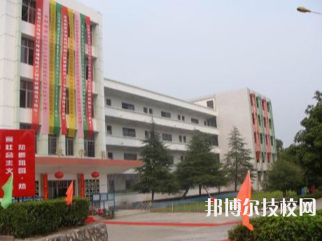江西通用技術(shù)工程學(xué)校2020年報(bào)名條件、招生要求、招生對象