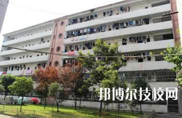 江西輕工業(yè)高級(jí)技工學(xué)校2020年報(bào)名條件、招生要求、招生對(duì)象