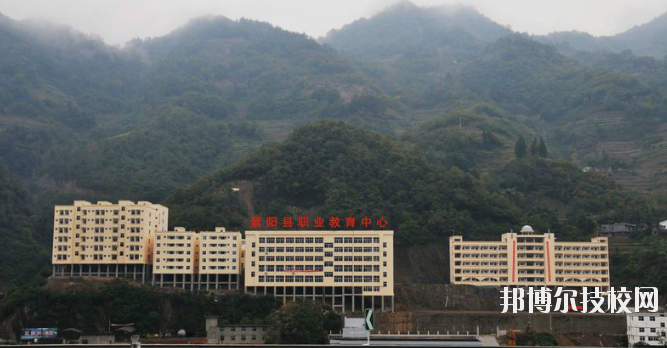 紫陽(yáng)職業(yè)教育中心2020年招生辦聯(lián)系電話(huà)
