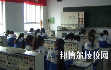 平?jīng)鲂畔⒐こ虒W(xué)校怎么樣、好不好