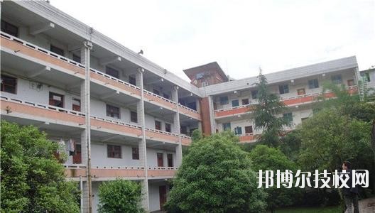 清鎮(zhèn)中等職業(yè)技術(shù)學(xué)校2020年報名條件、招生要求、招生對象
