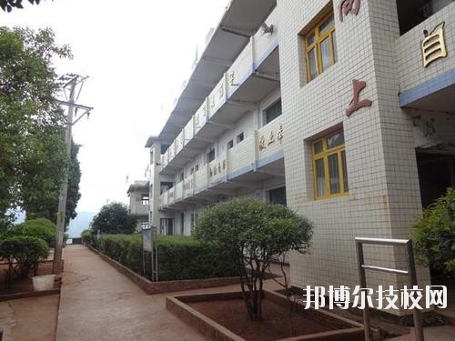 普定職業(yè)技術(shù)學(xué)校2020年報(bào)名條件、招生要求、招生對(duì)象