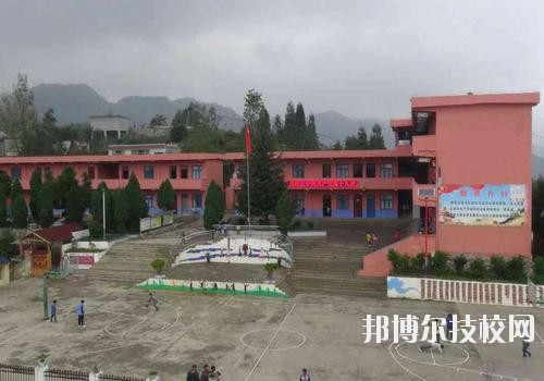 普定職業(yè)技術(shù)學校地址在哪里