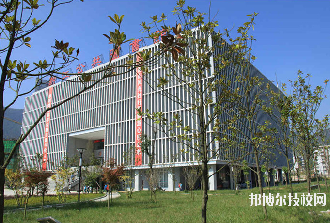 重慶黔江區(qū)民族職業(yè)教育中心2020年報名條件、招生要求、招生對象