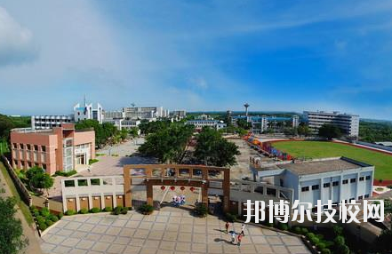 重慶青山工業(yè)技工學校2020年報名條件、招生要求、招生對象
