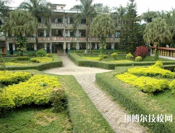 重慶潼南闇公職業(yè)高級中學2020年招生辦聯系電話