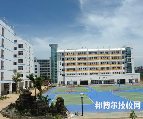 重慶萬州三峽服裝藝術(shù)學(xué)校2020年報名條件、招生要求、招生對象