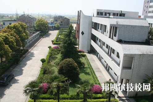 泰州博日電腦技術(shù)學校2020年報名條件、招生要求、招生對象