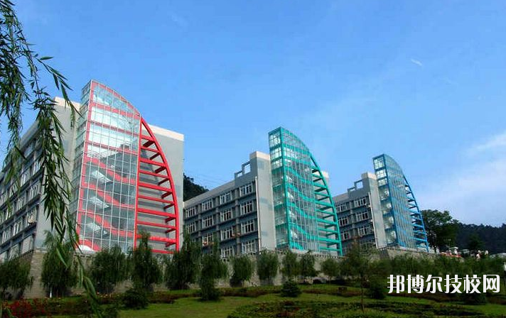 重慶綦江職業(yè)教育中心2020年招生辦聯(lián)系電話(huà)