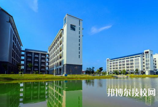 河源衛(wèi)生學(xué)校2020年報(bào)名條件、招生要求、招生對(duì)象