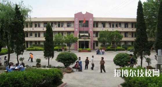 獨山中等職業(yè)學校2020年報名條件、招生要求、招生對象