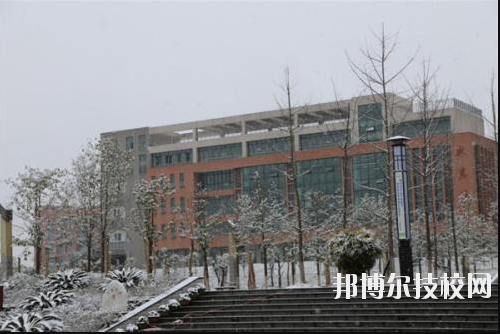 重慶榮昌職業(yè)教育中心2020年報名條件、招生要求、招生對象