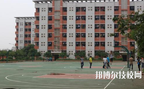 重慶大足職業(yè)教育中心2020年報(bào)名條件、招生要求、招生對象