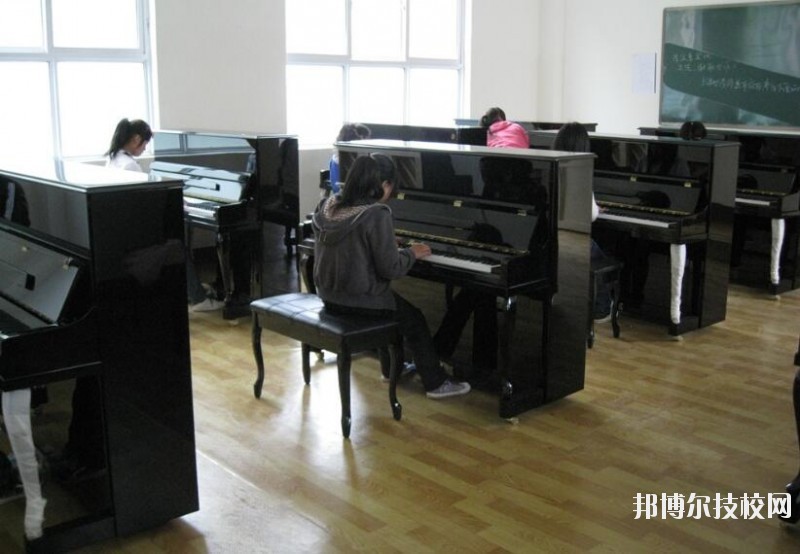 六盤(pán)水鐘山區(qū)職業(yè)技術(shù)學(xué)校2020年招生辦聯(lián)系電話(huà)