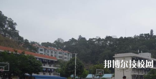 廣西右江民族商業(yè)學(xué)校怎么樣、好不好