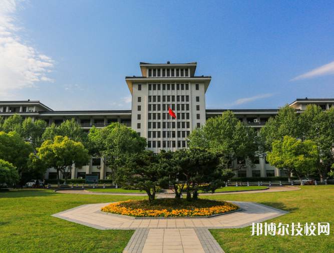 重慶旅游學(xué)校建勝分校2020年報(bào)名條件、招生要、招生對(duì)象求