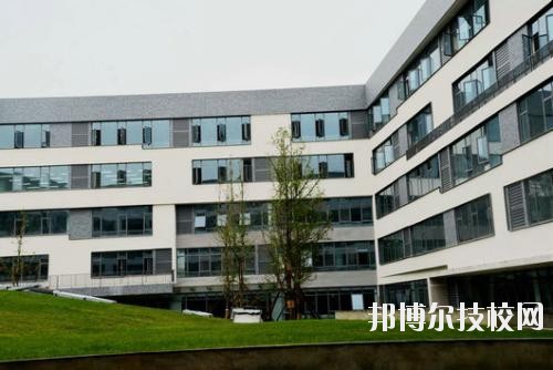 安龍職業(yè)技術(shù)學(xué)校2020年報名條件、招生要求、招生對象