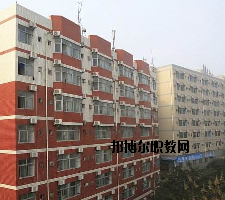 重慶機電工業(yè)學(xué)校2020年報名條件、招生要求、招生對象