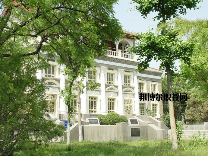 鶴峰職業(yè)技術(shù)學(xué)校怎么樣、好不好