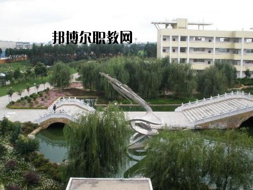 曲靖陸良縣職業(yè)技術(shù)學(xué)校2020年報名條件、招生要求、招生對象