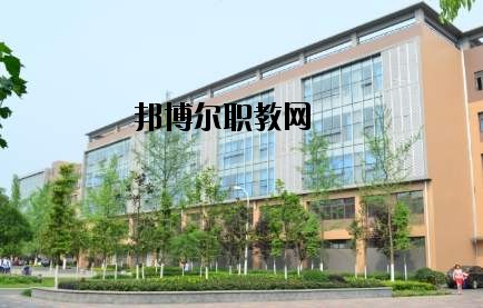 成都市恒輝技工學(xué)校2020年報(bào)名條件、招生要求、招生對(duì)象