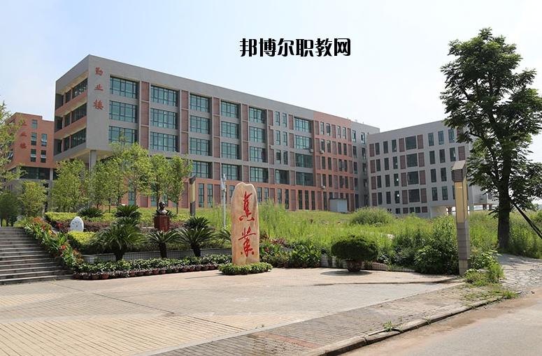 重慶榮昌區(qū)職業(yè)教育中心2020年報名條件、招生要求、招生對象