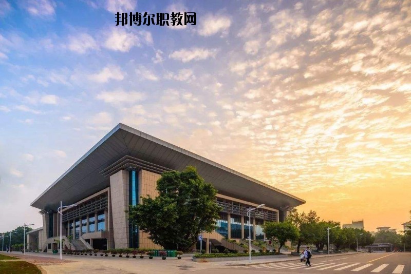 咸寧生物機(jī)電工程學(xué)校2020年報(bào)名條件、招生要求、招生對(duì)象