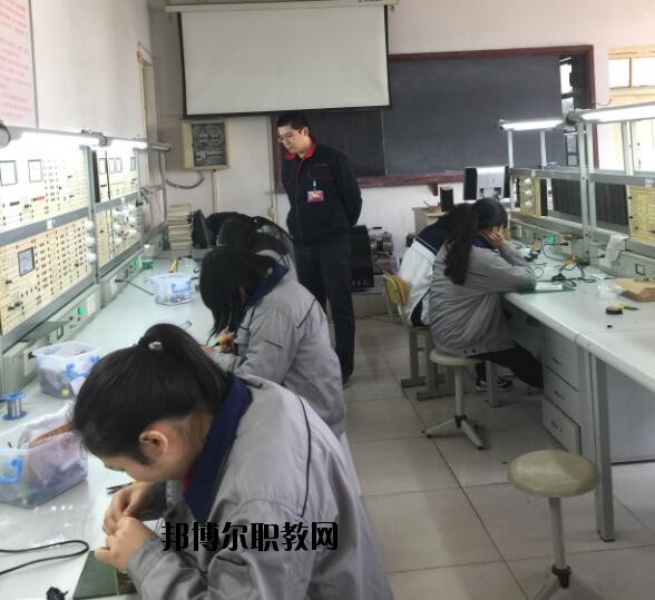 石家莊機(jī)械技工學(xué)校2020年報名條件、招生要求、招生對象