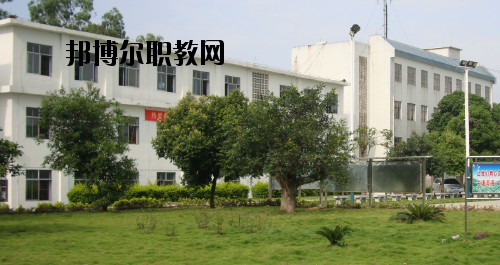 合山職業(yè)技術(shù)學(xué)校2020年報(bào)名條件、招生要求、招生對(duì)象