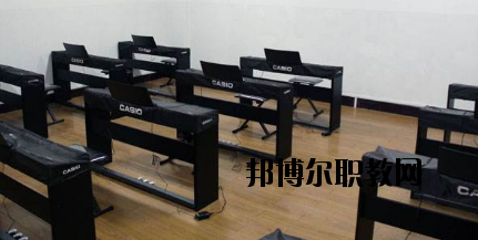 酒泉農(nóng)墾技工學校2020年報名條件、招生要求、招生對象