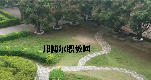 玉林電子工業(yè)學校2020年招生辦聯系電話