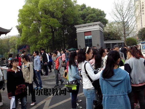 成都國(guó)演藝術(shù)學(xué)校2020年報(bào)名條件、招生要求、招生對(duì)象