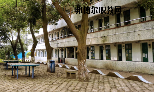 柳州汽車運(yùn)輸技工學(xué)校2020年報(bào)名條件、招生要求、招生對象