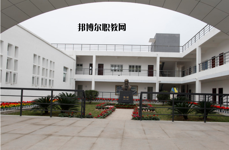 南充技師學(xué)院2020年報(bào)名條件、招生要求、招生對象