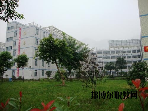 四川筠連職業(yè)技術(shù)學(xué)校2020年報(bào)名條件、招生要求、招生對象