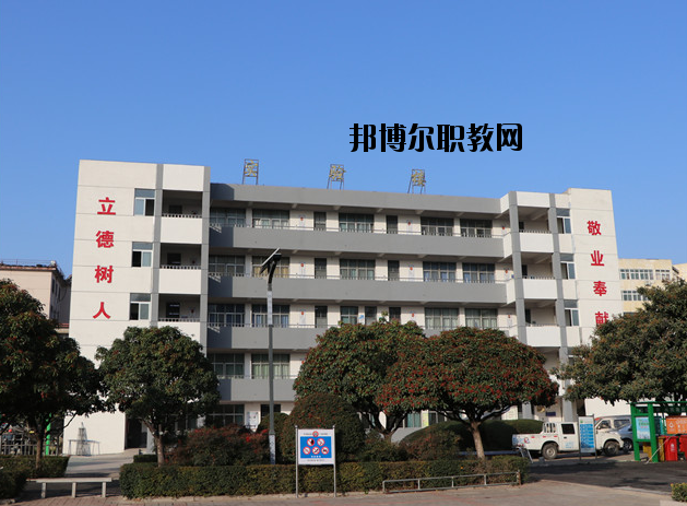 平頂山工業(yè)學(xué)校2021年報(bào)名條件、招生要求、招生對象