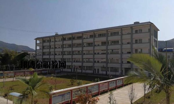 瀾滄縣職業(yè)高級中學2020年學費、收費多少