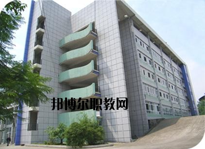 東興區(qū)東方科技職業(yè)技術(shù)學校2020年報名條件、招生要求、招生對象