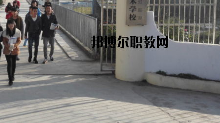 東興中等職業(yè)技術(shù)學校2020年招生辦聯(lián)系電話 