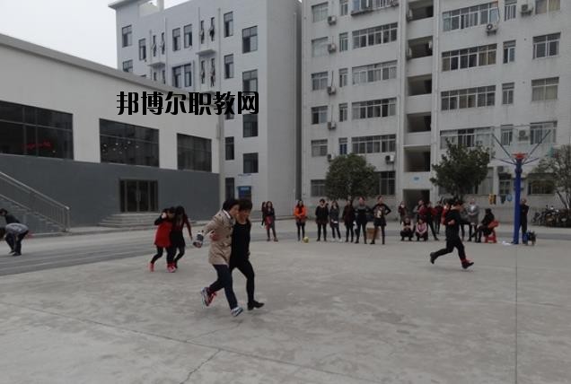 ?？德毥讨行膶W校怎么樣、好不好