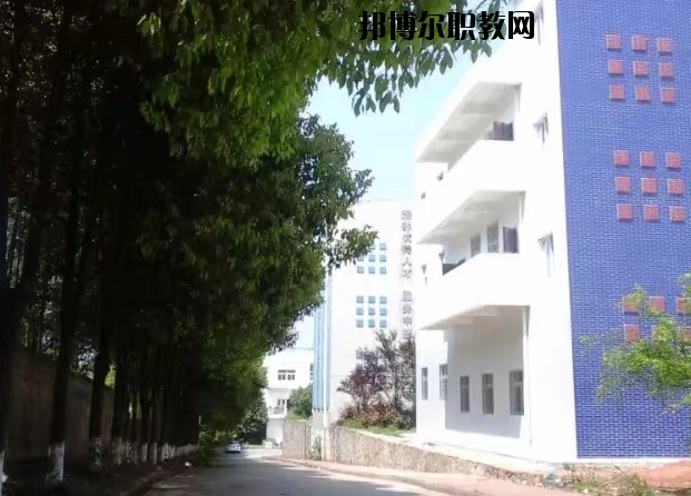 赤壁機電信息技術(shù)學(xué)校7