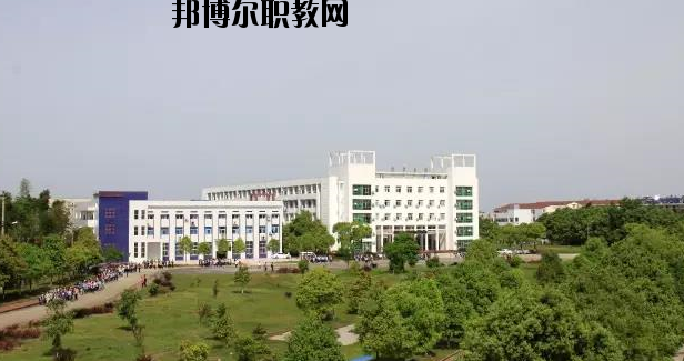 赤壁機電信息技術(shù)學(xué)校2