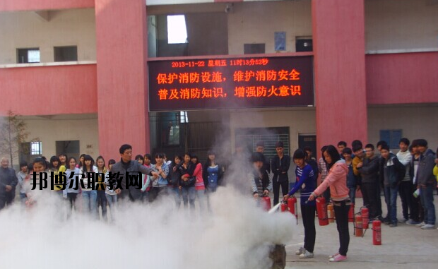 當同學們對一所學校感興趣的時候，一般會通過怎樣的方式來了解這所學校的相關信息呢?相信很多的同學都會選擇通過上網(wǎng)查詢的方式來對學校信息進行了解，可是有的時候網(wǎng)上有的學校信息并不全面，一些招生信息同學們只能通過撥打學校招生電話進行了解。  上饒中等職業(yè)學校招生電話：0793-8629088  上饒中等職業(yè)學校郵箱：srdzgy@jxedu.gov.cn  上饒中等職業(yè)學校簡介 上饒中等職業(yè)學校創(chuàng)辦于1998年，是經(jīng)市教育局98[131]號文件和省教[2000]018號文件批準的全日制職業(yè)中專學?！，F(xiàn)有專業(yè)十個，在籍學生1200余人，專職教師60多名，學校秉承“勤學、奮進、友愛、創(chuàng)新”的校訓，以教學管理嚴格，封閉式軍事化管理為特色。全體員工克盡職守，愛崗敬業(yè)，用心工作，真心服務。十五年來培育了數(shù)8000余名技術人才，受到市委、市政府和用人單位的充分肯定。  上饒中等職業(yè)學校就業(yè)優(yōu)勢 學校畢業(yè)的學生都通過學校一系列的考核，有過硬的動手能力和理論知識，能確保各專業(yè)的畢業(yè)生基本上專業(yè)對口的就業(yè)上崗，并受到用人單位一致好證，畢業(yè)業(yè)供不應求。就業(yè)率一真位居全市前列，被省教育廳授予“江西省中等職業(yè)學校就業(yè)先進單位”。  小編總結 有的時候，網(wǎng)上有的只是關于學校的辦學條件介紹，而對于學校當年招生政策的信息介紹卻不多。因此，小編建議，為了同學們可以更順利地報考，接下來可以通過撥打招生電話的方式先對學校的招生政策做一個詳細的了解。