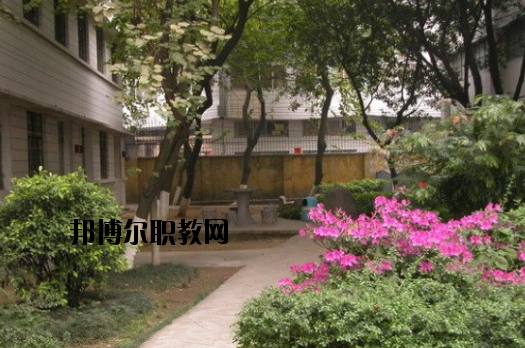 廣州港技工學(xué)校2020年報名條件、招生要求、招生對象
