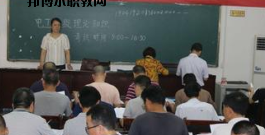 百色右江區(qū)職業(yè)技術(shù)學(xué)校2020年報(bào)名條件、招生要求、招生對(duì)象